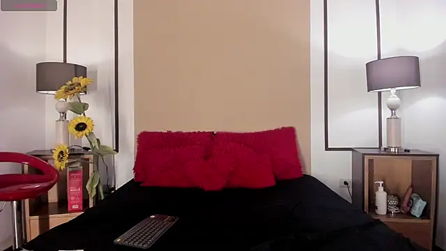 Snapshot of NatashaLuxy chatting on 06-23-26, 07:45 NatashaLuxy online show from 06-23-26, 07:45