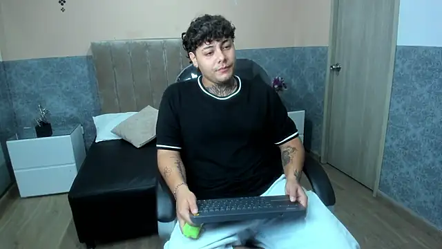 DAMON SALVATTORE online show from 04-14-26, 03:34