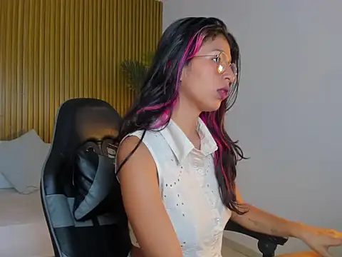 rosalita4  online show from 04-16-26, 07:36