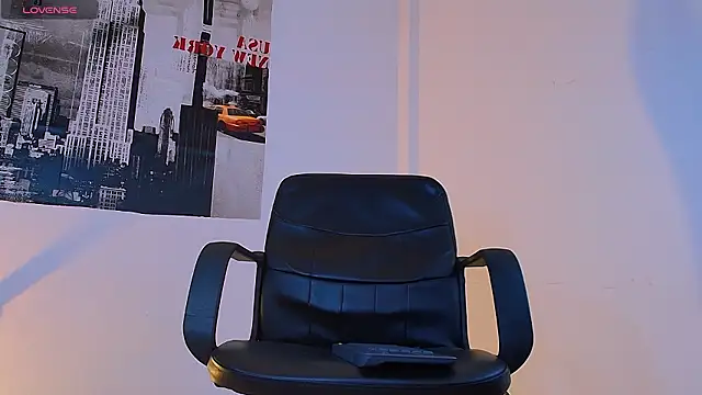 Snapshot of Regan_01 chatting on 07-10-26, 08:11 Regan 01 online show from 07-10-26, 08:11