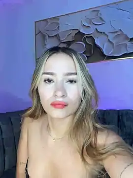 Snapshot of AmyRusso chatting on 04-15-26, 01:56 AmyRusso online show from 04-15-26, 01:56