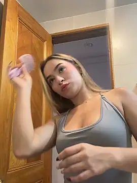 Snapshot of AmyRusso chatting on 04-15-26, 09:59 AmyRusso online show from 04-15-26, 09:59