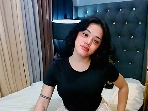Snapshot of yhanachoii chatting on 06-18-26, 02:10 yhanachoii online show from 06-18-26, 02:10