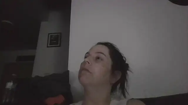 Snapshot of lily1982 chatting on 04-28-26, 02:27 lily1982 online show from 04-28-26, 02:27