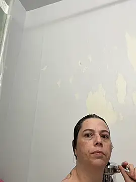 Snapshot of lily1982 chatting on 05-25-26, 04:57 lily1982 online show from 05-25-26, 04:57
