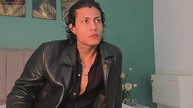 Snapshot of Damian_Romanoff chatting on 04-08-26, 12:27 Damian Romanoff online show from 04-08-26, 12:27