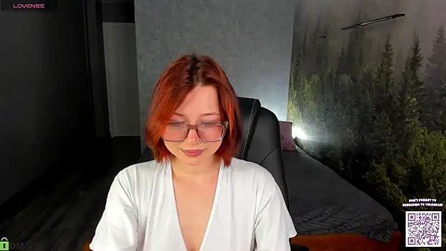 Lessi Panic online show from 04-30-26, 01:01