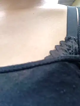 Snapshot of mia0033 chatting on 04-09-26, 03:06 mia0033 online show from 04-09-26, 03:06