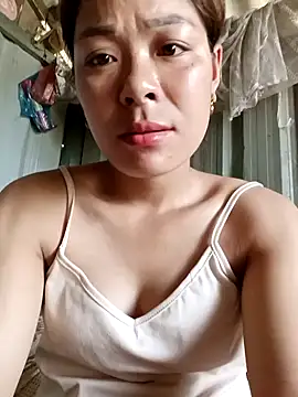 Snapshot of mia0033 chatting on 04-14-26, 08:31 mia0033 online show from 04-14-26, 08:31