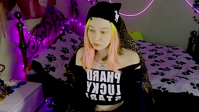 Sansarella online show from 03-15-26, 03:29