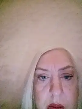 Snapshot of Julia20X chatting on 04-18-26, 03:27 Julia20X online show from 04-18-26, 03:27