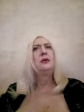 Snapshot of Julia20X chatting on 05-05-26, 10:01 Julia20X online show from 05-05-26, 10:01