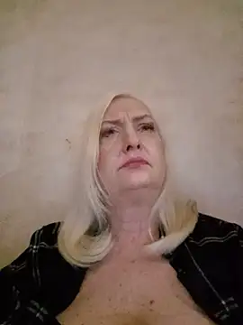 Snapshot of Julia20X chatting on 05-09-26, 04:01 Julia20X online show from 05-09-26, 04:01