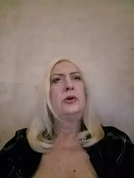 Snapshot of Julia20X chatting on 05-10-26, 09:58 Julia20X online show from 05-10-26, 09:58
