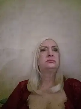 Snapshot of Julia20X chatting on 05-17-26, 06:04 Julia20X online show from 05-17-26, 06:04
