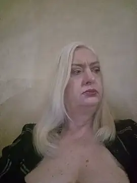 Snapshot of Julia20X chatting on 05-30-26, 10:12 Julia20X online show from 05-30-26, 10:12