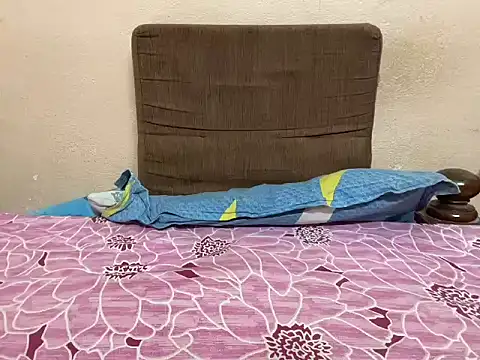 zayn18055 online show from 04-09-26, 05:18