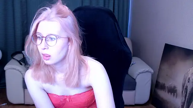 Snapshot of Lily_Spark_ chatting on 05-14-26, 01:01 Lily Spark online show from 05-14-26, 01:01