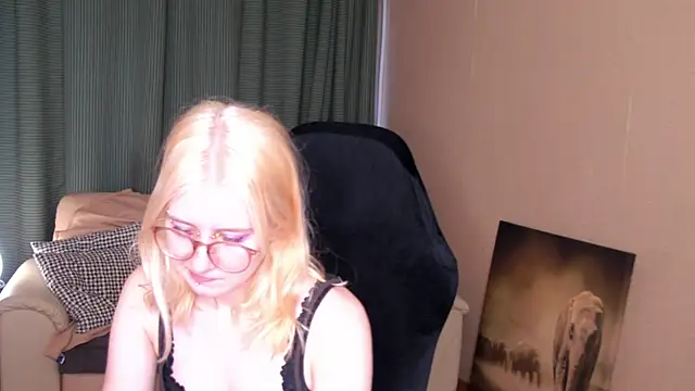 Snapshot of Lily_Spark_ chatting on 06-02-26, 01:07 Lily Spark online show from 06-02-26, 01:07