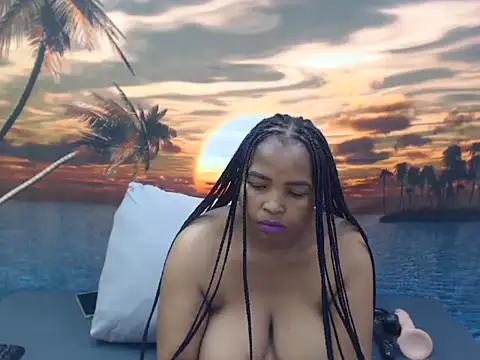 Snapshot of GoldenLuxeLady chatting on 05-15-26, 04:41 GoldenLuxeLady online show from 05-15-26, 04:41