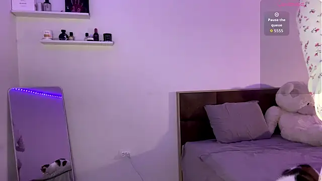 SophieLaine online show from 04-29-26, 06:03