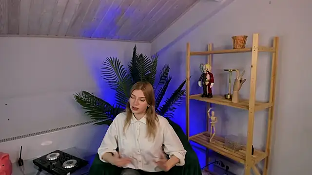 Snapshot of GloriaCwik chatting on 04-09-26, 02:33 GloriaCwik online show from 04-09-26, 02:33