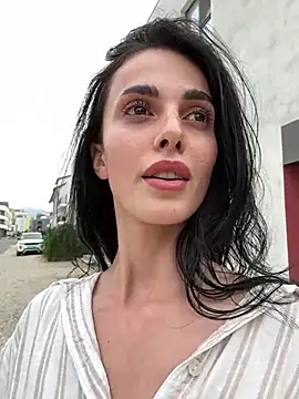 Snapshot of armina_red chatting on 06-30-26, 02:51 armina red online show from 06-30-26, 02:51