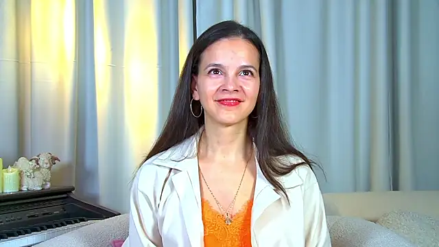 Snapshot of LeonaLane chatting on 04-25-26, 06:27 LeonaLane online show from 04-25-26, 06:27
