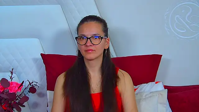 Snapshot of LeonaLane chatting on 05-20-26, 06:30 LeonaLane online show from 05-20-26, 06:30