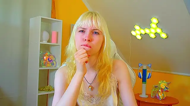 Snapshot of HannahHollis chatting on 07-16-26, 06:08 HannahHollis online show from 07-16-26, 06:08