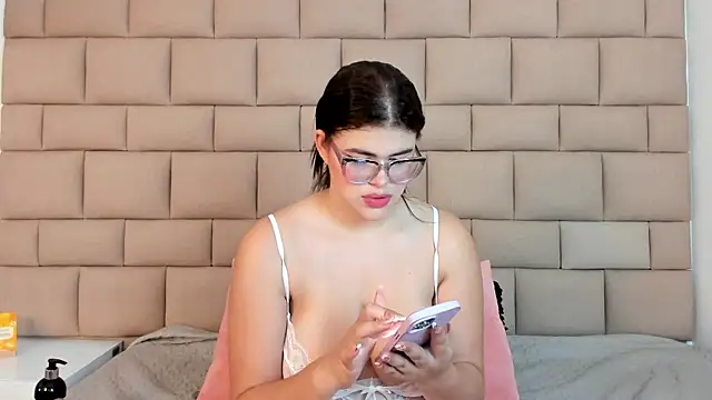 Snapshot of TifannyRosen chatting on 05-24-26, 12:43 TifannyRosen online show from 05-24-26, 12:43