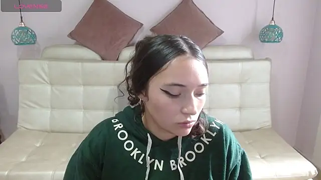 Marianne Cam online show from 04-17-26, 04:21