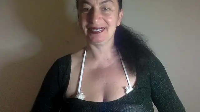 Snapshot of Lizzaa80 chatting on 06-11-26, 06:17 Lizzaa80 online show from 06-11-26, 06:17