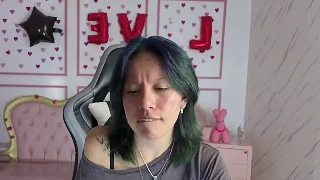 Snapshot of lewii_t chatting on 04-14-26, 02:28 lewii t online show from 04-14-26, 02:28