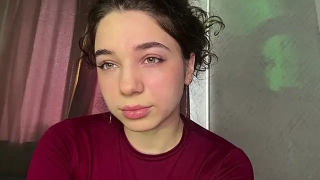 Angeliheee online show from 04-17-26, 01:36