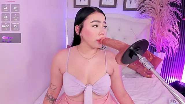 Snapshot of kitty_bluuee chatting on 04-16-26, 03:40 kitty bluuee online show from 04-16-26, 03:40