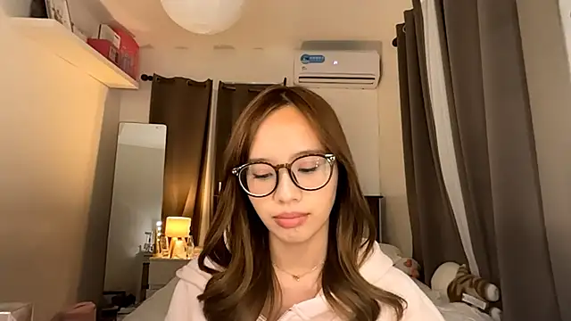 VondaHolmquest online show from 04-11-26, 12:53