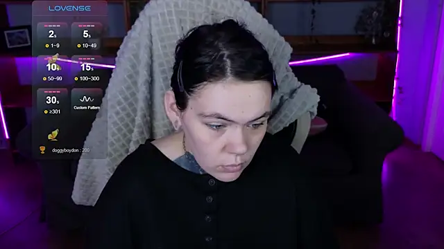 Snapshot of QwertyAnnie_Lbo chatting on 04-09-26, 11:15 QwertyAnnie Lbo online show from 04-09-26, 11:15