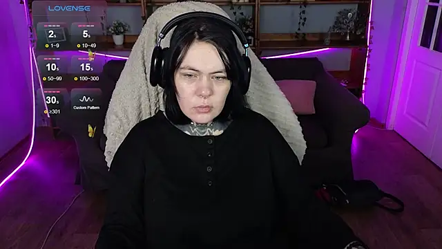 QwertyAnnie Lbo online show from 04-12-26, 01:21