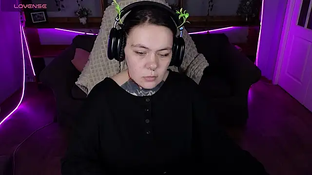 QwertyAnnie Lbo online show from 04-19-26, 03:00