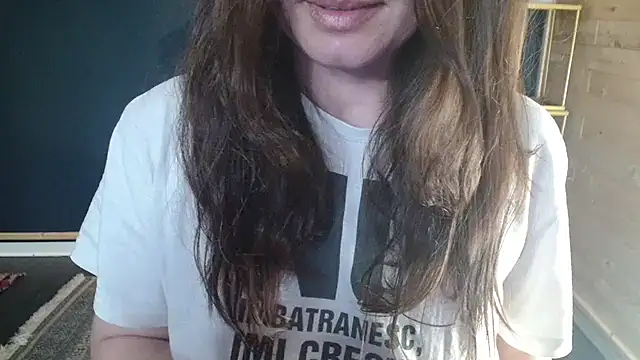 Snapshot of NicoleLove_ chatting on 05-31-26, 06:21 NicoleLove online show from 05-31-26, 06:21