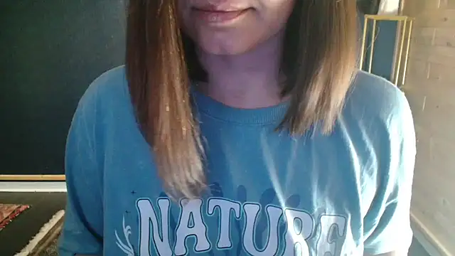 Snapshot of NicoleLove_ chatting on 06-17-26, 04:59 NicoleLove online show from 06-17-26, 04:59