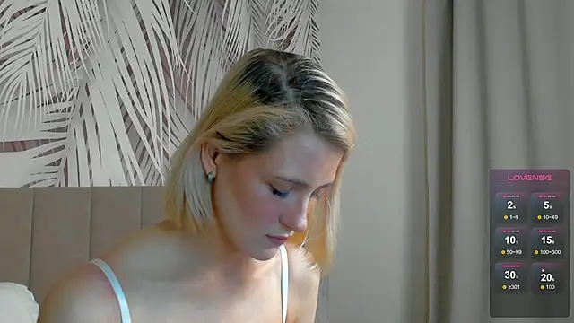 Lizzyvega online show from 05-08-26, 01:55
