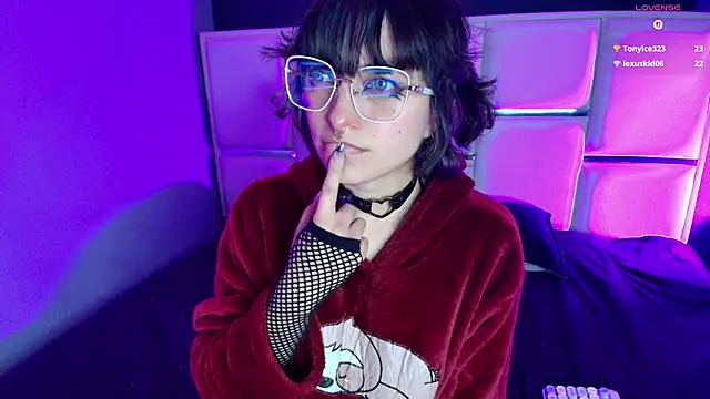 Snapshot of BadEmyXO chatting on 07-16-26, 04:18 BadEmyXO online show from 07-16-26, 04:18