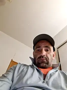 Snapshot of fitguy4u chatting on 05-24-26, 06:40 fitguy4u online show from 05-24-26, 06:40