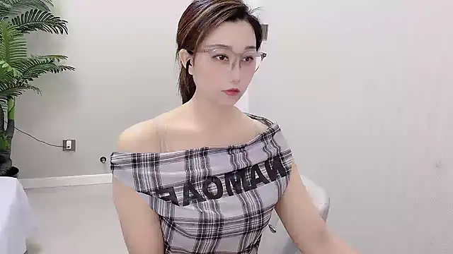 Snapshot of Yunxi- chatting on 06-15-26, 02:08 Yunxi- online show from 06-15-26, 02:08
