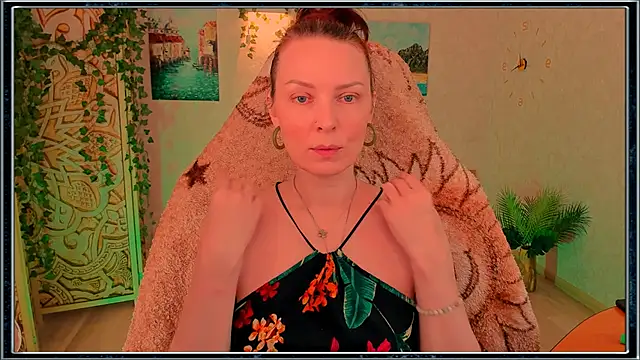 Snapshot of LanaRadiance chatting on 06-10-26, 09:19 LanaRadiance online show from 06-10-26, 09:19