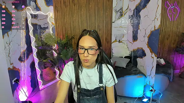Snapshot of Samcielo_tay chatting on 06-18-26, 04:57 Samcielo tay online show from 06-18-26, 04:57