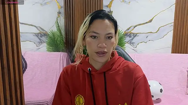 Snapshot of alonddra_tay chatting on 06-15-26, 11:34 alonddra tay online show from 06-15-26, 11:34