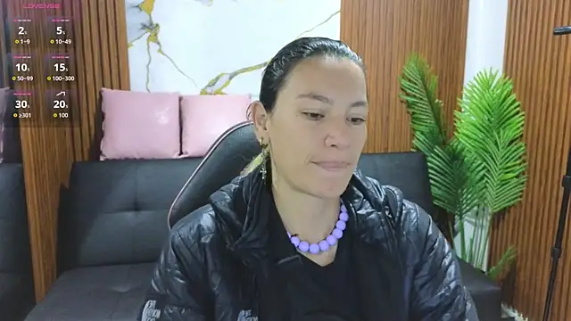 Snapshot of alonddra_tay chatting on 06-28-26, 11:49 alonddra tay online show from 06-28-26, 11:49
